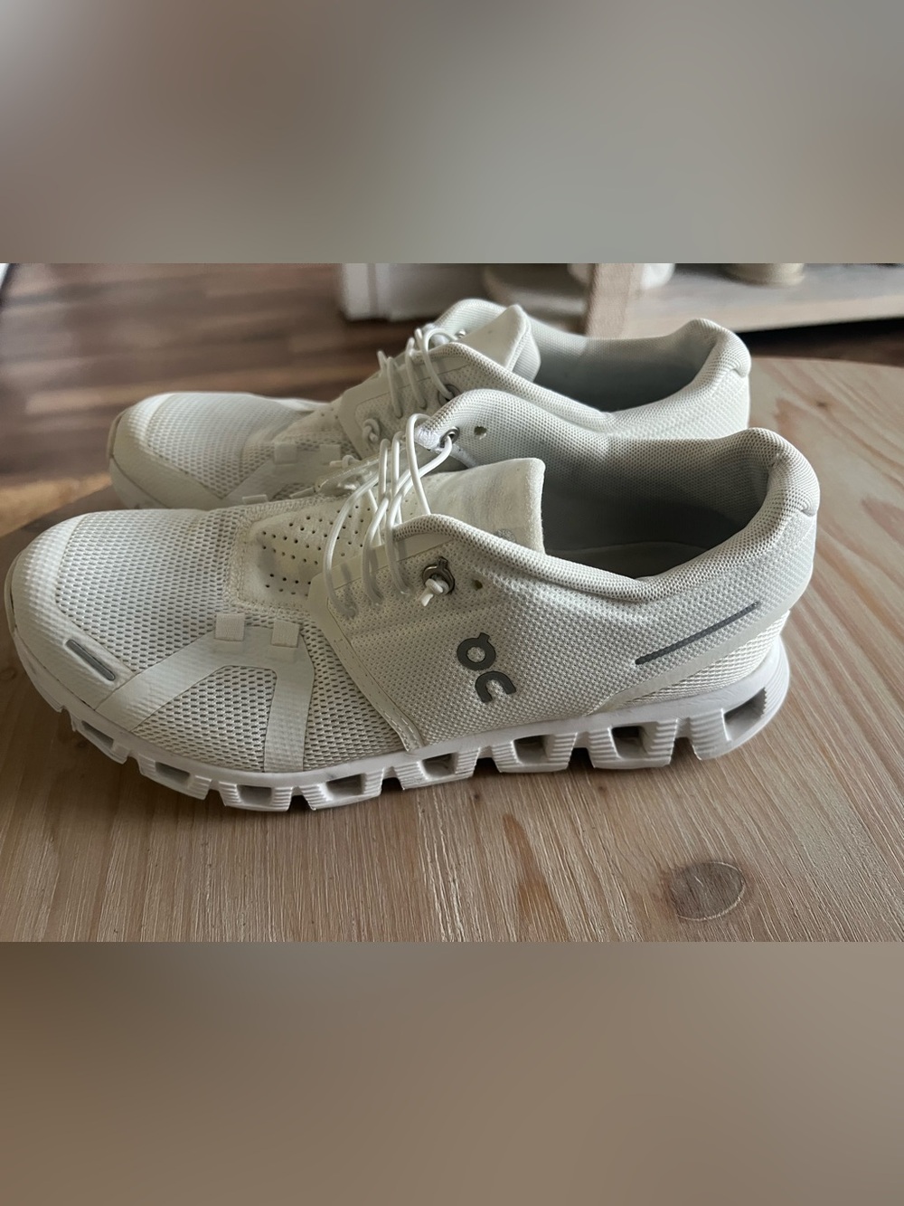 On Cloud 6 White Sneaker Size 9